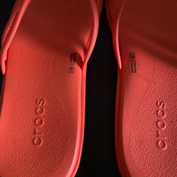 Crocs Miami Toe Loop Sandal Flat Orange Croslite Foam Comfy Strappy Sandals 10 - Picture 4 of 8
